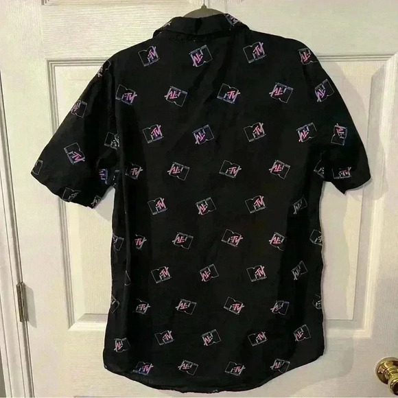 MTV Black Short Sleeved Button Down shirt with Retro Pink Logo, Mens Size Medium - Picture 4 of 4
